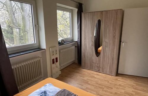 Center Apartment | Ferienwohnung in zentraler Lage nähe Bahnhof mit 3 Schlafzimmern, Wohnzimmer, Küche, Bad, Gäste-WC und großem Balkon, Parkplätze vorhanden