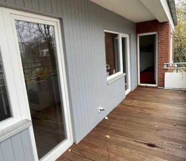 Center Apartment | Ferienwohnung in zentraler Lage nähe Bahnhof mit 3 Schlafzimmern, Wohnzimmer, Küche, Bad, Gäste-WC und großem Balkon, Parkplätze vorhanden