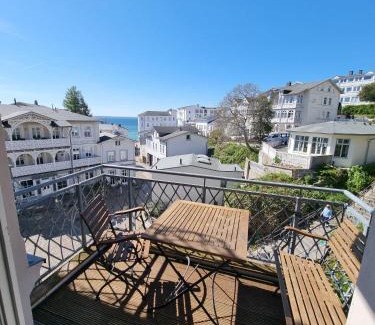 Sassnitz Apartment | Ferienwohnung mit Meerblick & 2 Balkonen