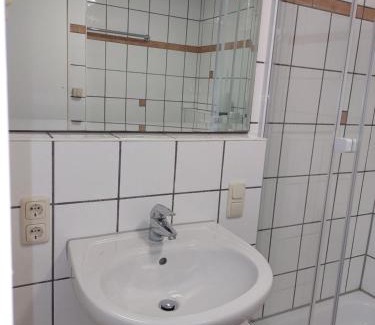 Godelheim Apartment | Ferienwohnung MW 1b 82m2 Höxter Weserbergland Weser inkl 2 Terrassen Wäsche und Endreinigung Self CheckIn