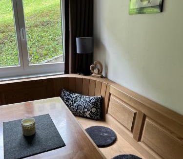 Pontresina Apartment | Ferienwohnung Pontresina - Chesa Andrea - Gartensitzplatz