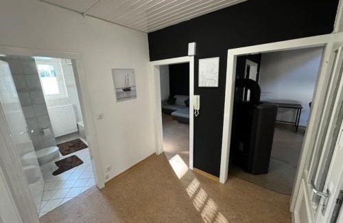 Kuenzell Apartment | Ferienwohnung-Viel Platz-großer eingezäunter Garten-vollausgestattete Küche-Wallbox