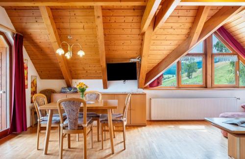 Oberreichenbach House | Ferienwohnung Weiherblick