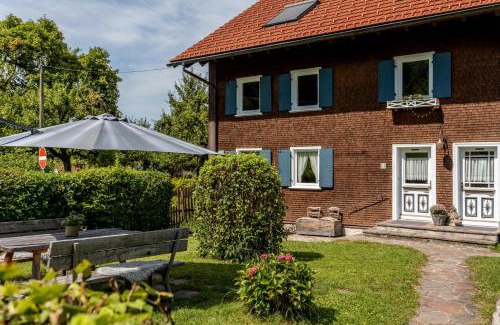Gruenenbach Apartment | Ferienwohnung Wiesengrün - uriger Hüttenstil