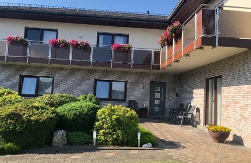 Straßenhaus Apartment | Ferienwohnungjahrsfeld