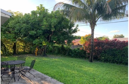 Miami Gardens House | Fern Gully Inn - East