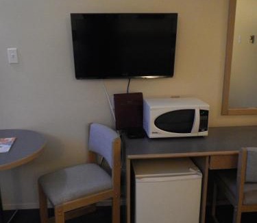 East Kootenay Hotel | Fernie Slopeside Lodge