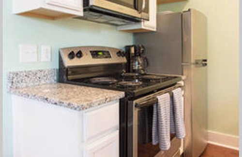 Historic Downtown Savannah Cottage | Fernwood Cottage in Historic District - Featuring Local Art