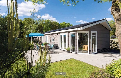 Cromvoirt Ski Chalet | ✓ Ferox at Résidence de Leuvert ✓ Holiday home for 5 persons ✓ Located near Den Bosch (Noord-Brabant) ✓ Near De IJzeren Man ✓ Book directly through the park
