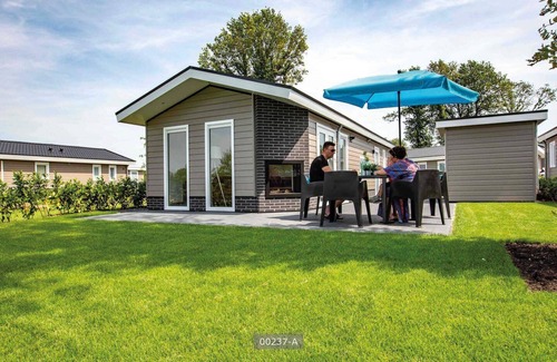 Cromvoirt Ski Chalet | ✓ Ferox at Résidence de Leuvert ✓ Holiday home for 5 persons ✓ Located near Den Bosch (Noord-Brabant) ✓ Near De IJzeren Man ✓ Book directly through the park