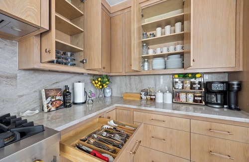 Richardson House | Festive Villa 1: Heart of Richardson, TX 6BR, 5BA