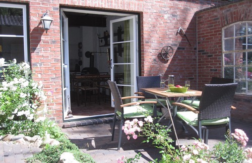 Luhnstedt Apartment | Feuerstelle- nostalgic style, with a lot of space