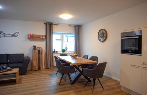 Cloppenburg Apartment | FeWo Cessna, elegante Wohnung, 2 Schlafzimmer, überdachte Terrasse