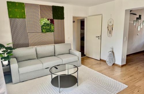 Zweckel Apartment | FeWo-Palmtrees 4 - Große moderne 2 Zimmerwohnung mit Süd-West Balkon in Gladbeck-Mitte Nähe Movie Park und Arena AufSchalke