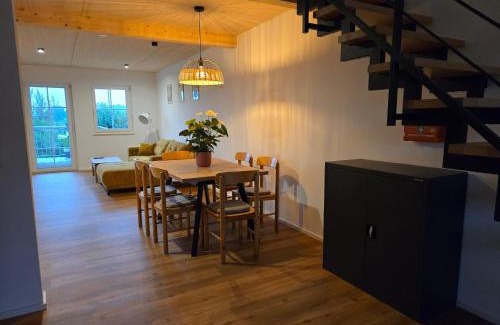 Riegel am Kaiserstuhl Apartment | FeWo2 großräumige FeWo in Riegel am Kaiserstuhl über 2 Etagen, Galerie, Balkon