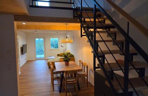 Riegel am Kaiserstuhl Apartment | FeWo2 großräumige FeWo in Riegel am Kaiserstuhl über 2 Etagen, Galerie, Balkon