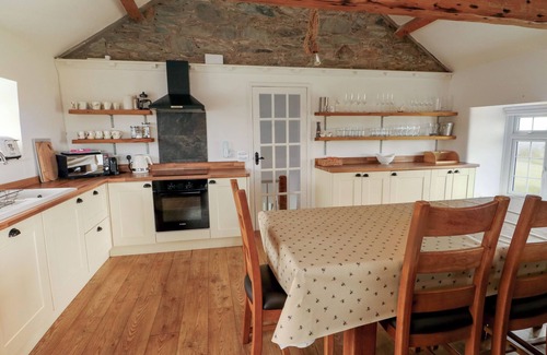 Holyhead Cottage | Fferm Porthdafarch South Farm House