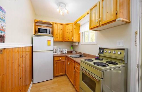 Brackley Beach Ski Chalet | Fiddlers Green Country Cottages