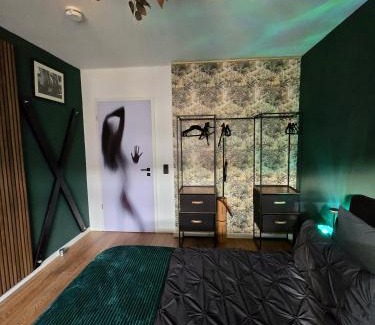 Leipziger Vorstadt Apartment | Fifty Shades of Green P18 Apartment