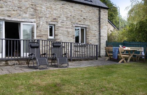 Eglwyswrw House | Finest Retreats - Berry Cottage - 4 Bedroom, Pet-Friendly Cottage Sleeping 8