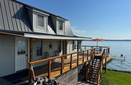 Seneca Falls Cottage | Finger Lakes Spectacular Cayuga Water Front Private & Super Clean! Best Location