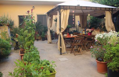 Province of Cagliari Bed & Breakfast | Fiori e Limoni