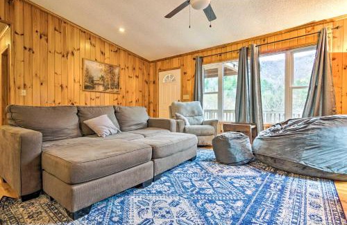 Marion House | Fire Pit and Mtn Views Charming Marion Cabin!