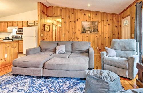 Marion House | Fire Pit and Mtn Views Charming Marion Cabin!