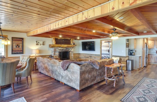 Pinetop-Lakeside Cottage | Fire Pit & Grill: Waterfront Cabin in Lakeside!