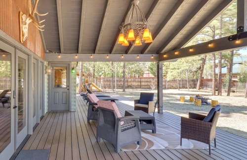 Pinetop-Lakeside Cottage | Fire Pit & Grill: Waterfront Cabin in Lakeside!