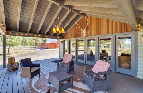 Pinetop-Lakeside Cottage | Fire Pit & Grill: Waterfront Cabin in Lakeside!