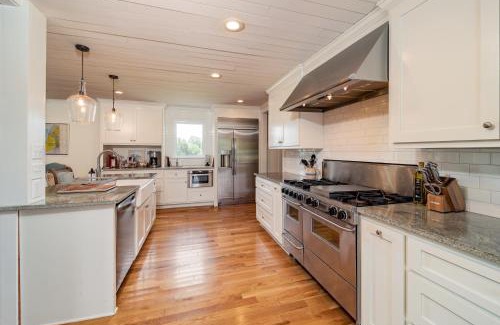 Easley House | Fire Pit * Pool * Hot Tub * Fishing Pond w/Jon Boat