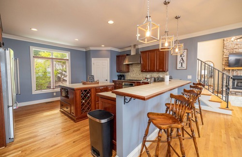 Wise House | Firefly Bay - Amazing Views, Hot Tub, Main Lake, Pet Friendly