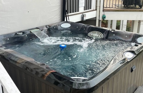 Wise House | Firefly Bay - Amazing Views, Hot Tub, Main Lake, Pet Friendly