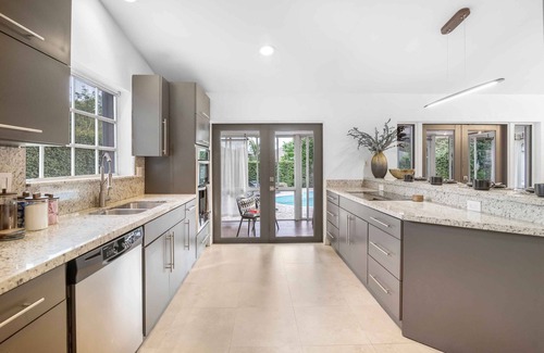 Palmetto Bay Villa | FirePit/Beach/Basketball/LuxuryVilla