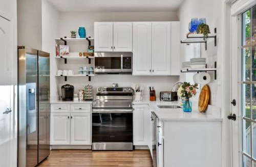 Millville House | Firepitbbqhot Tubkingfull Kitchensmarttvpets