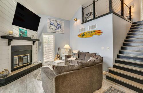 Lake Ozark House | Fireplace, Deck and Grill Lake Ozark Family Retreat