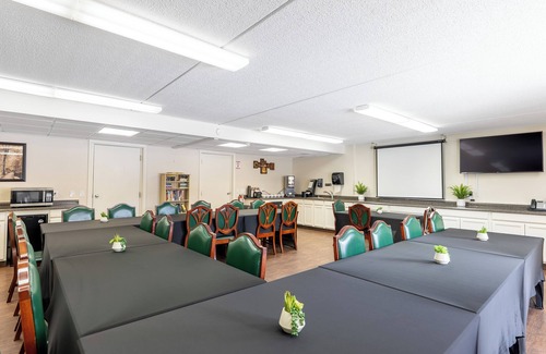 Gilford Hotel | Fireside Inn & Suites Gilford