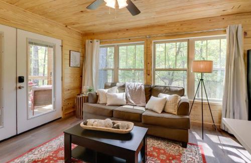 Heflin House | Fish and Hike Cabin Hideaway with Deck in Alabama