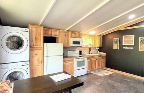 Jefferson House | Fish Cabin at the Pines