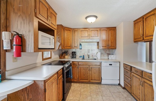 Annandale House | Fish, swim, boat and relax on beautiful Bass Lake