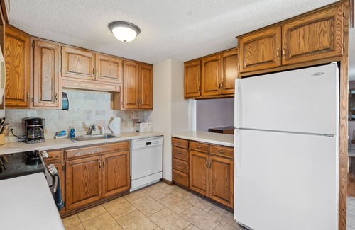 Annandale House | Fish, swim, boat and relax on beautiful Bass Lake