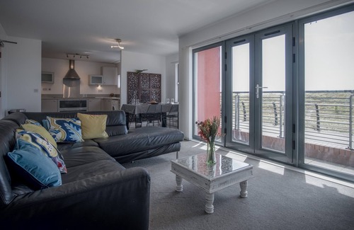 Castle Apartment | Fisherman's Way - 2 Bed Apt - SA1 Swansea