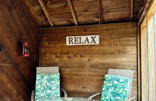 Warsaw House | Fisherman’s Paradise at The Lake. Charming 2 bedroom house by the lake in Warsaw