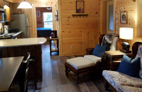 Seneca Cabin | Fishing Cabin - Keowee 2 bedrooms, 2 bathrooms - Fishing - Kayaking - Porch