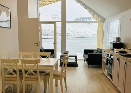 Sudureyri House | Fisk Club Cottages - Captain's house