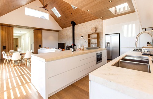 Sorrento House | Five bed stunning beach house, with pool, best family location (sleeps10)