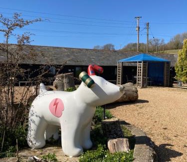 Elmsted Apartment | Five Cottages in AONB and a Hobbit House!