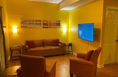 Salt Spring Island House | Five Elements Lodge B&B with Outdoor Spa