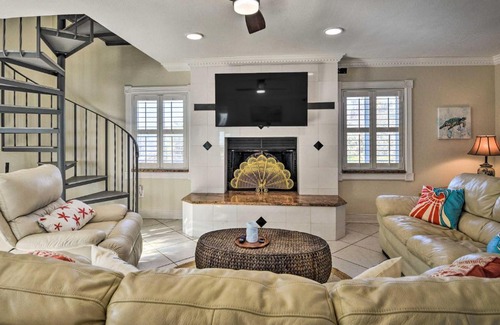 Painters Hill House | Flagler Beach Oceanfront Haven with Hot Tub!